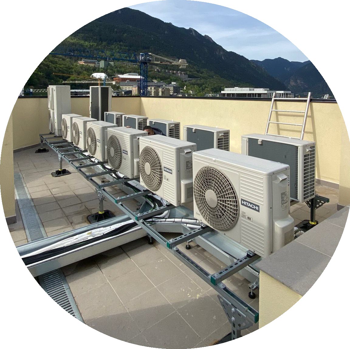 Instalaciones eléctricas, climatización y lampista. Electricista autorizado para averías, placas solares, domótica, puntos de carga. Climatización, aire acondicionado, aerotermia, calefacción, agua, lampisteria.