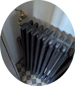 Instal·lacions elèctriques, climatització i lampista. Electricista autoritzat per avaries, plaques solars, domòtica, punts de càrrega. Climatització, aire condicionat, aerotèrmia, calefacció, aigua, lampisteria.