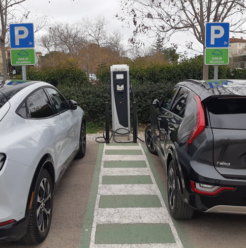 Instal·lacions elèctriques, climatització i lampista. Electricista autoritzat per avaries, plaques solars, domòtica, punts de càrrega. Climatització, aire condicionat, aerotèrmia, calefacció, aigua, lampisteria.