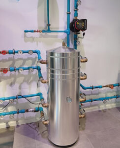 Depósito de inercia en equipo de aerotermia en vilafranca del penedes