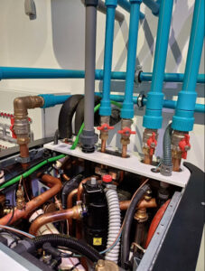 Part superior d'unitat interior d'aerotermia a vilafranca del penedes