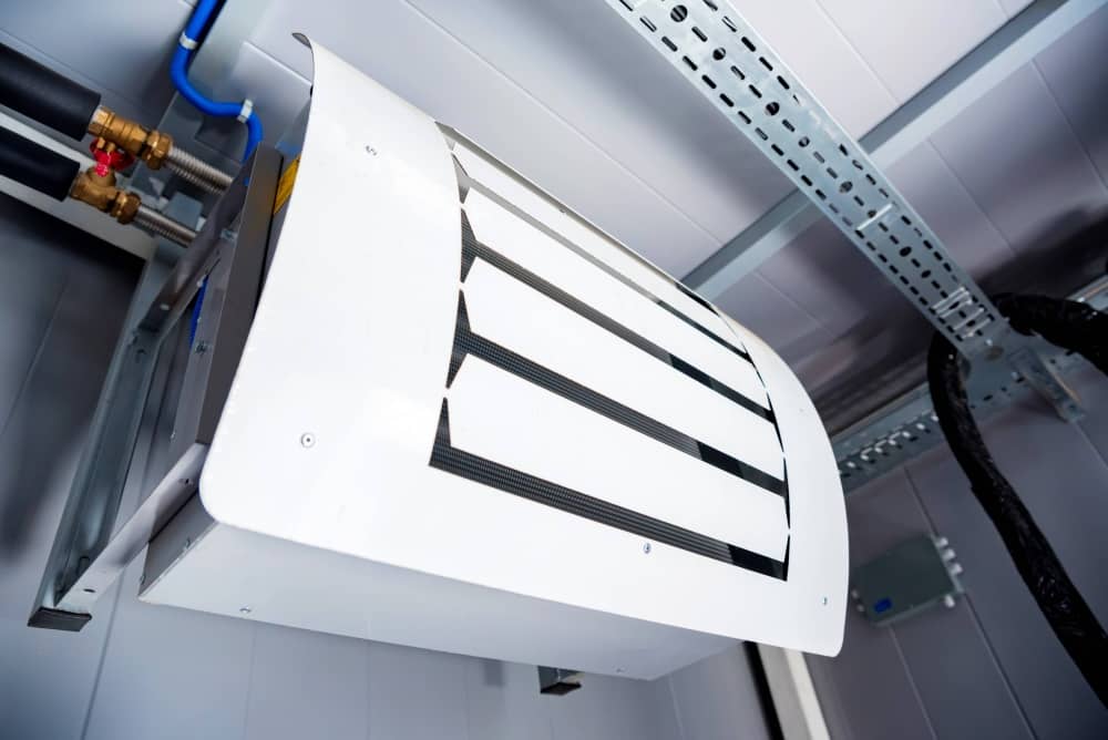 Unidad de aire acondicionado industrial encendida