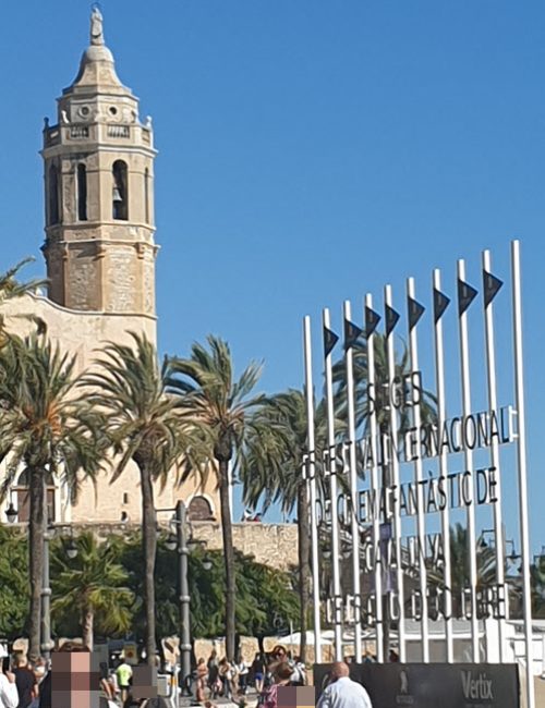 Instalaciones eléctricas, climatización y lampista en Sitges. Electricista autorizado para averías, placas solares, domótica, puntos de carga. Climatización, aire acondicionado, aerotermia, calefacción, agua, lampisteria.